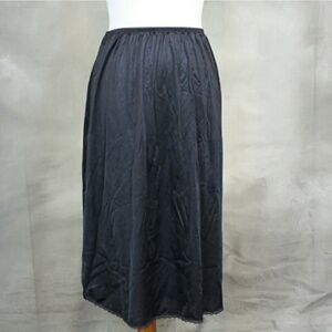 Vintage Slip -1980s Vanity Fair black nylon slip. L